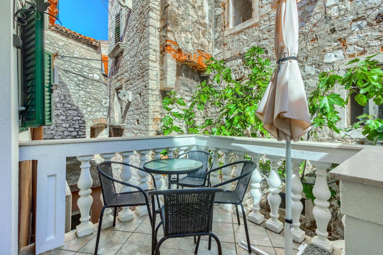 Old Stone House St Lawrence In The Heart Of Sibenik'S Old Town Leilighet Eksteriør bilde